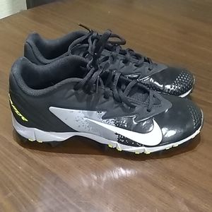Nike cleats size 7 boys excellent condition